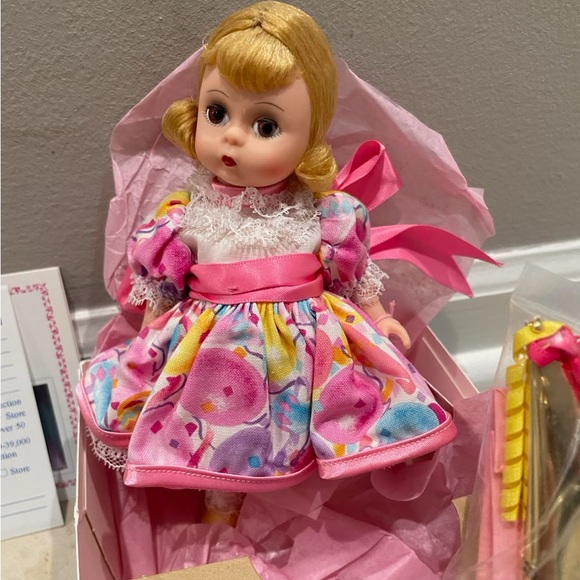 Wendy Happy Birthday Doll - Picture 3 of 5